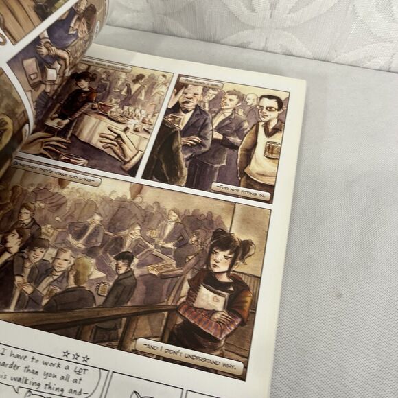 Womanthology: Heroic (2012, IDW Hardcover) TPB 1st Print - Picture 3 of 7